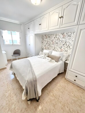 3 bedrooms, iron/ironing board, free WiFi, bed sheets - Apartment 'Corazón De Aridane' with Mountain View, Balcony and Wi-Fi (Los Llanos de Aridane)