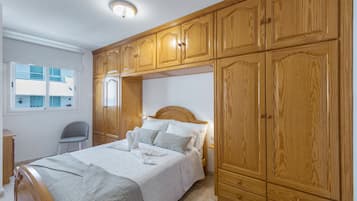3 bedrooms, iron/ironing board, free WiFi, bed sheets