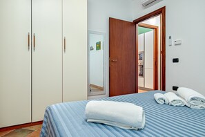 1 dormitorio, tabla de planchar con plancha, wifi gratis y ropa de cama