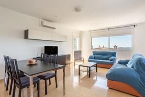 TV, fireplace, table tennis