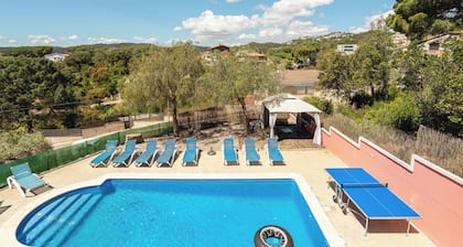 Holiday Home 'Azzure' with Private Pool, Wi-Fi and Air Conditioning