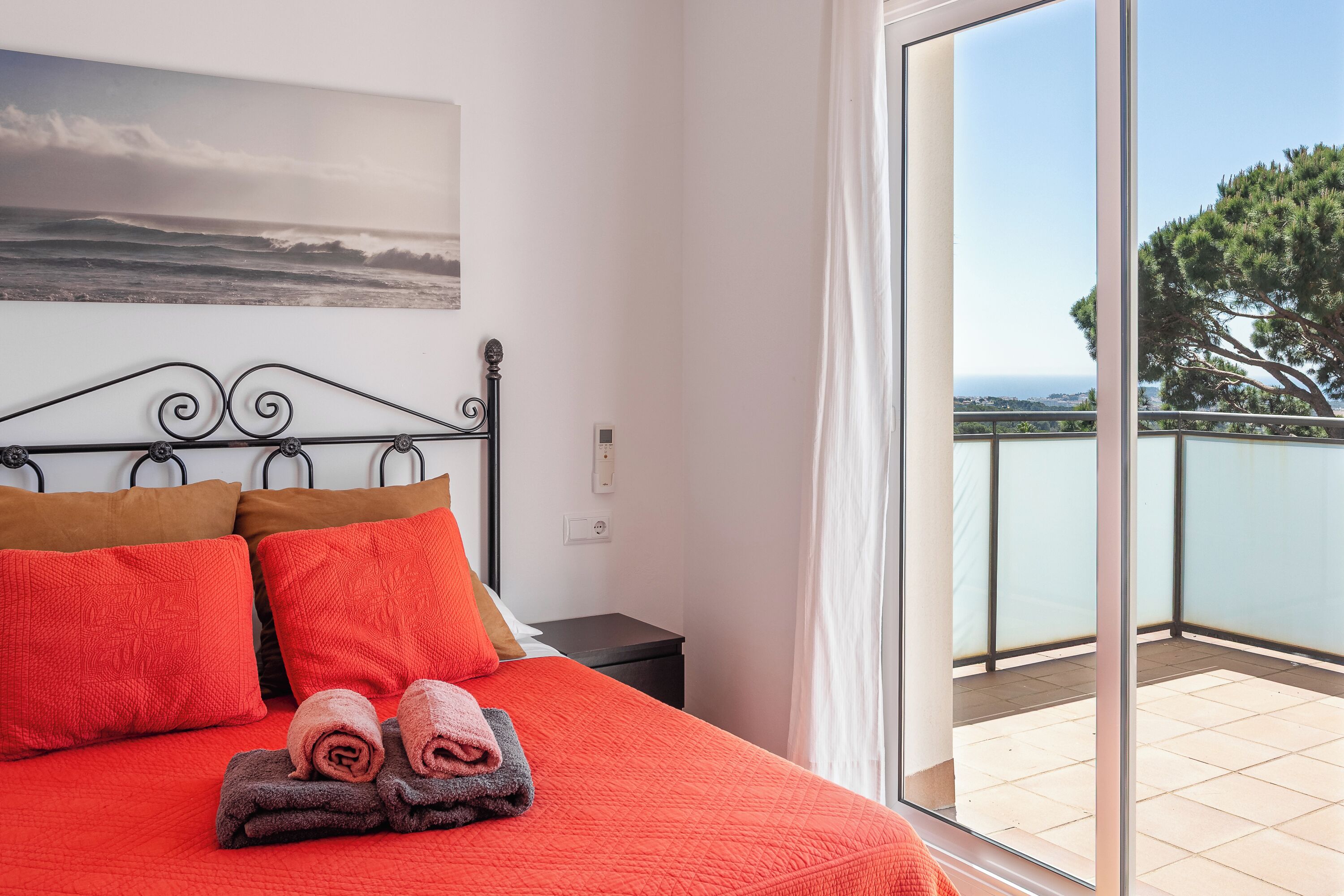 3 slaapkamers, een strijkplank/strijkijzer, gratis wifi, beddengoed