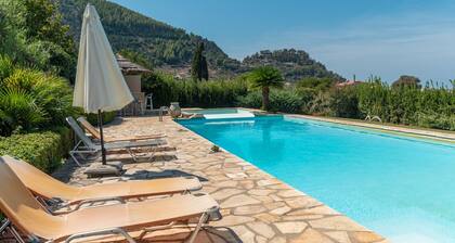 Villa 'Luxury Flora Kiparissia' with Sea View, Wi-Fi and Air Conditioning