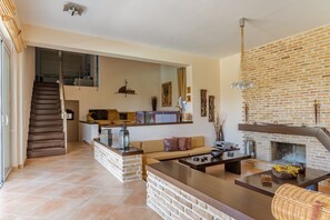 TV, fireplace, DVD player, stereo