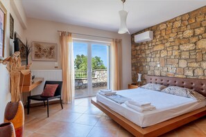 7 bedrooms, iron/ironing board, free WiFi, bed sheets