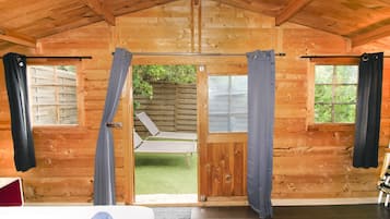 1 bedroom, bed sheets