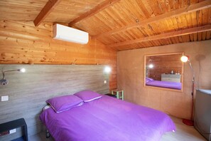 1 bedroom, bed sheets