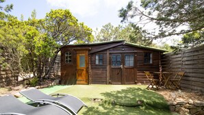 A wooden cabin with a front door, windows, and a small porch area. - Chalet 'De La Plage Serena' with Sea View, Wi-Fi and Air Conditioning (Coti-Chiavari)