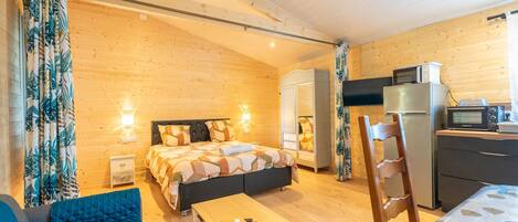 2 chambres, fer et planche à repasser, Wi-Fi gratuit, draps fournis