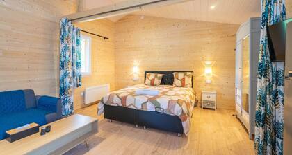 Cosy chalet with terrace, peaceful setting between Rochefort & Royan â near beaches, nature