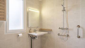 Douche, serviettes fournies