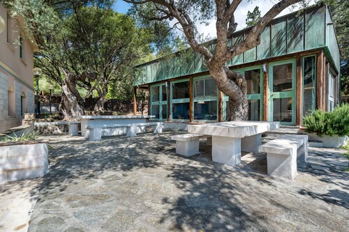 Apartment 'La Vela Rossa' with Shared Pool, Wi-Fi and Air Conditioning
