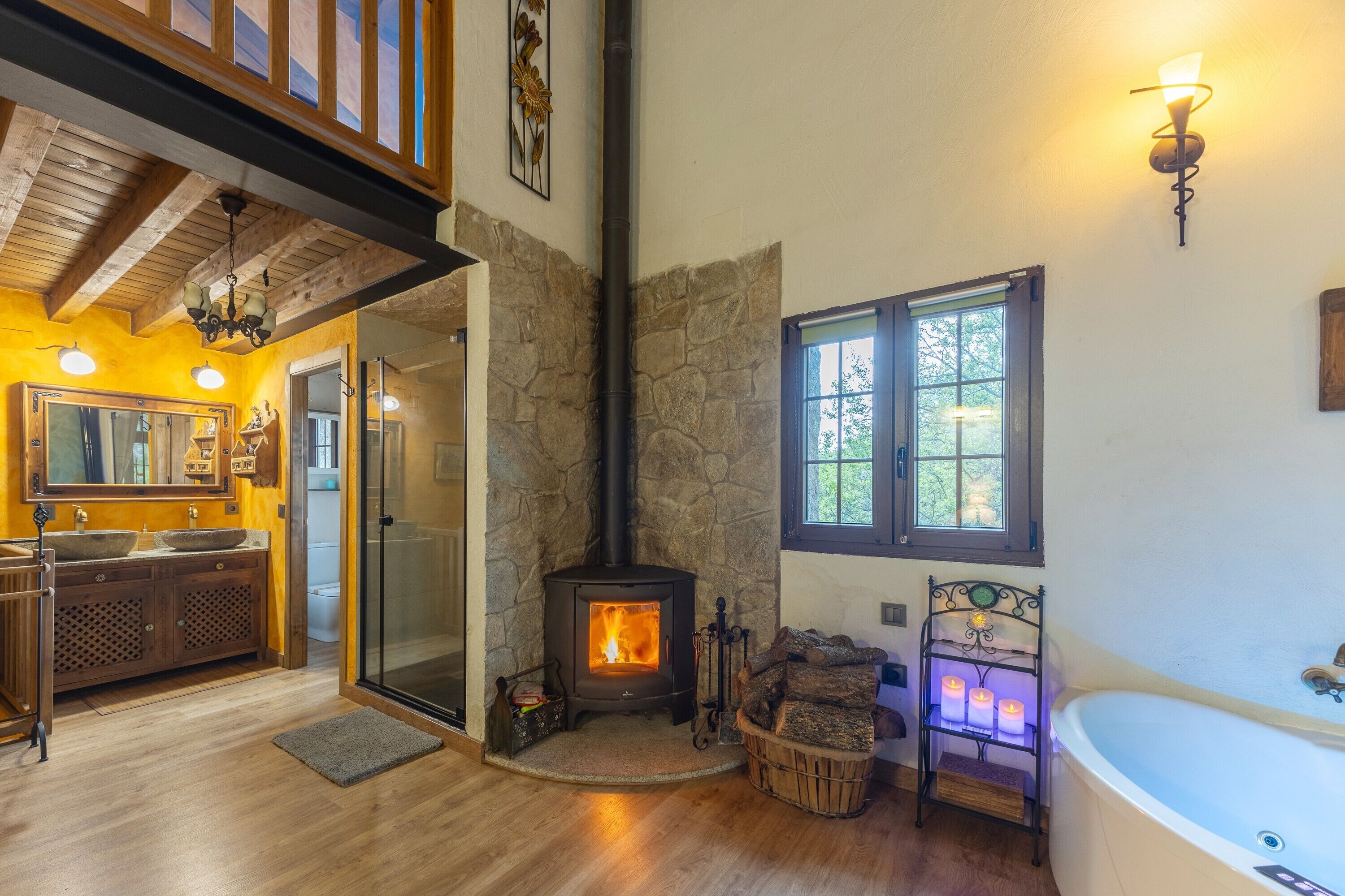 Een douche, een haardroger, handdoeken