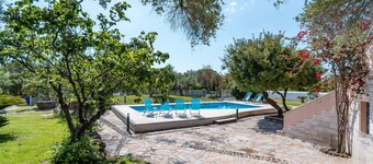 Apartment 'La Vela Blu' with Shared Pool, Wi-Fi and Air Conditioning
