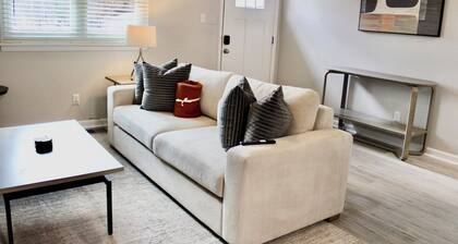 Charming 2-bedroom townhome in Raleigh with AC, WiFi