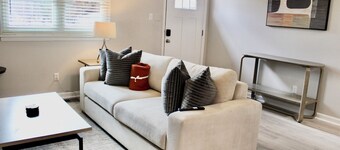 Charming 2-bedroom townhome in Raleigh with AC, WiFi