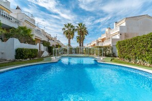 Pool - Apartment 'A Un Paso Del Mar' with Shared Pool and Balcony (Guardamar del segura)
