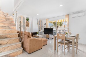 TV - Apartment 'A Un Paso Del Mar' with Shared Pool and Balcony (Guardamar del segura)