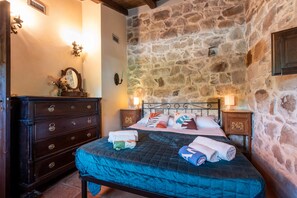 1 bedroom, free WiFi, bed sheets - Villa 'Seaside Suite' with Mountain View, Wi-Fi and Air Conditioning (Cefalù)