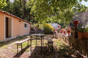 Outdoor dining - Villa 'Seaside Suite' with Mountain View, Wi-Fi and Air Conditioning (Cefalù)