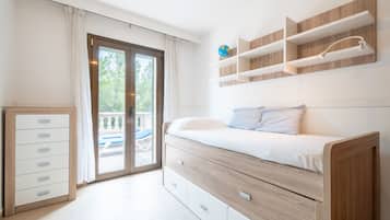 5 bedrooms, free WiFi, bed sheets
