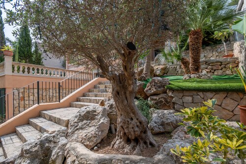 Holiday Home 'Nostra' with Mountain View, Private Pool and Wi-Fi