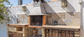 Holiday Home 'El Olivo' with Private Pool, Wi-Fi and Air Conditioning