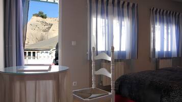 4 habitaciones, tabla de planchar con plancha y wifi gratis