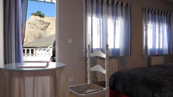 4 dormitorios, tabla de planchar con plancha, wifi gratis y ropa de cama