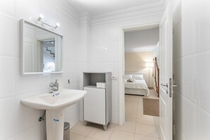 3 bedrooms, iron/ironing board, free WiFi, bed sheets - Valencia Vacation Home with Sea Views, Private Pool & Wi-Fi (Santa Cruz de Tenerife)
