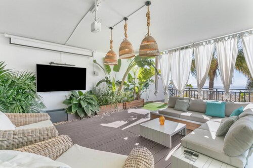 Valencia Vacation Apartment with Sea Views, Private Pool, and Wi-Fi