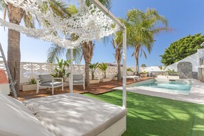 Pool - Valencia Vacation Home with Sea Views, Private Pool & Wi-Fi (Santa Cruz de Tenerife)