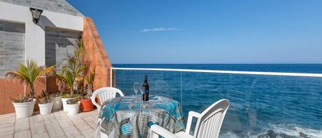 تناول الطعام بالخارج