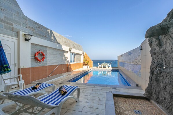 Pool - Vacation Home 'Seaside House with Heated Pool' with Sea View, Wi-Fi and Air Conditioning (Punta Prieta)