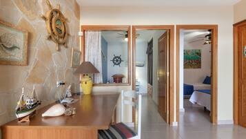 3 slaapkamers, een strijkplank/strijkijzer, gratis wifi, beddengoed