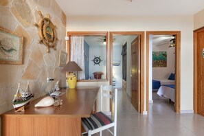 3 bedrooms, iron/ironing board, free WiFi, bed sheets - Vacation Home 'Seaside House with Heated Pool' with Sea View, Wi-Fi and Air Conditioning (Punta Prieta)