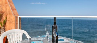 Vacation Home 'Seaside House' with Sea View, Private Pool and Wi-Fi