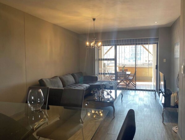 Living area - executive sandton city 2bedroom apartment (Sandton)