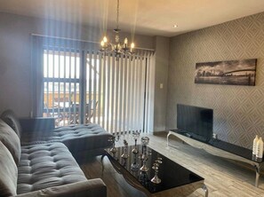 Living area - executive sandton city 2bedroom apartment (Sandton)