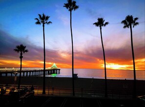 Chaises longues, serviettes de plage
