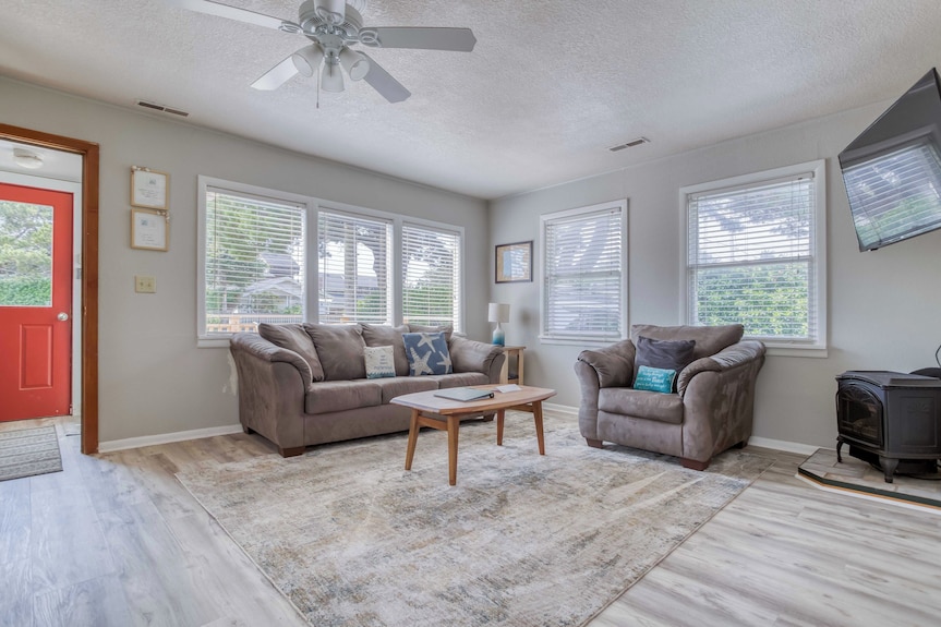 Cozy Home 3 Blocks From Downtown And 1 Block From Beach - Cannon Beach, OR