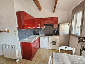 Fridge, microwave, cookware/dishes/utensils - CAP D'AGDE / Richelieu - Réf 189 (CAP D'AGDE)