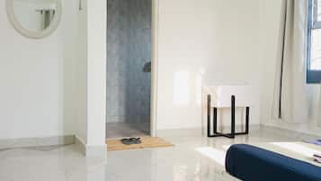 1 bedroom, iron/ironing board, free WiFi