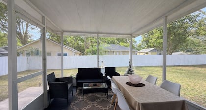 Cozy House close To Downtown