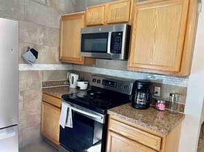 Réfrigérateur, micro-ondes, four, lave-vaisselle