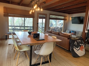 Dining - Cuff'n'Collar Stable Chalet (Dinner Plain)