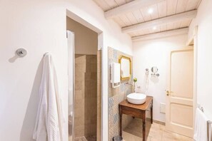 Dusche, Haartrockner, Bidet