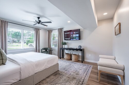 Modern 4BR Home Near Art, Nature & Dining