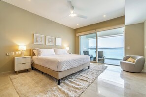 4 Schlafzimmer, Schreibtisch, Bügeleisen/Bügelbrett, WLAN