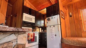 冰箱、微波炉、烤箱、炉灶